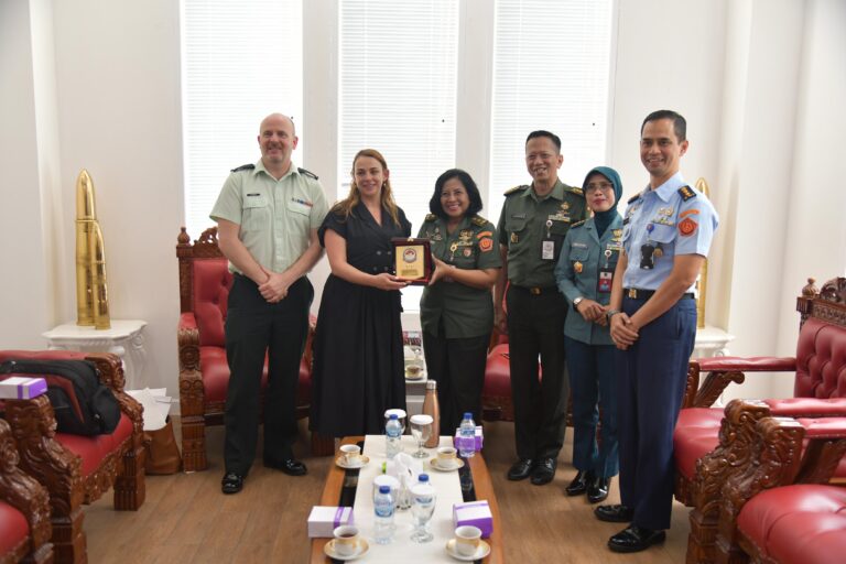 Delegasi Department of National Defence Directorate of Military Training and Cooperation (DMTC) melakukan Kunjungan di Universitas Pertahanan RI.